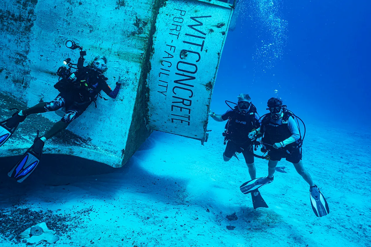 SCUBA Diving Mag Dives The Wit